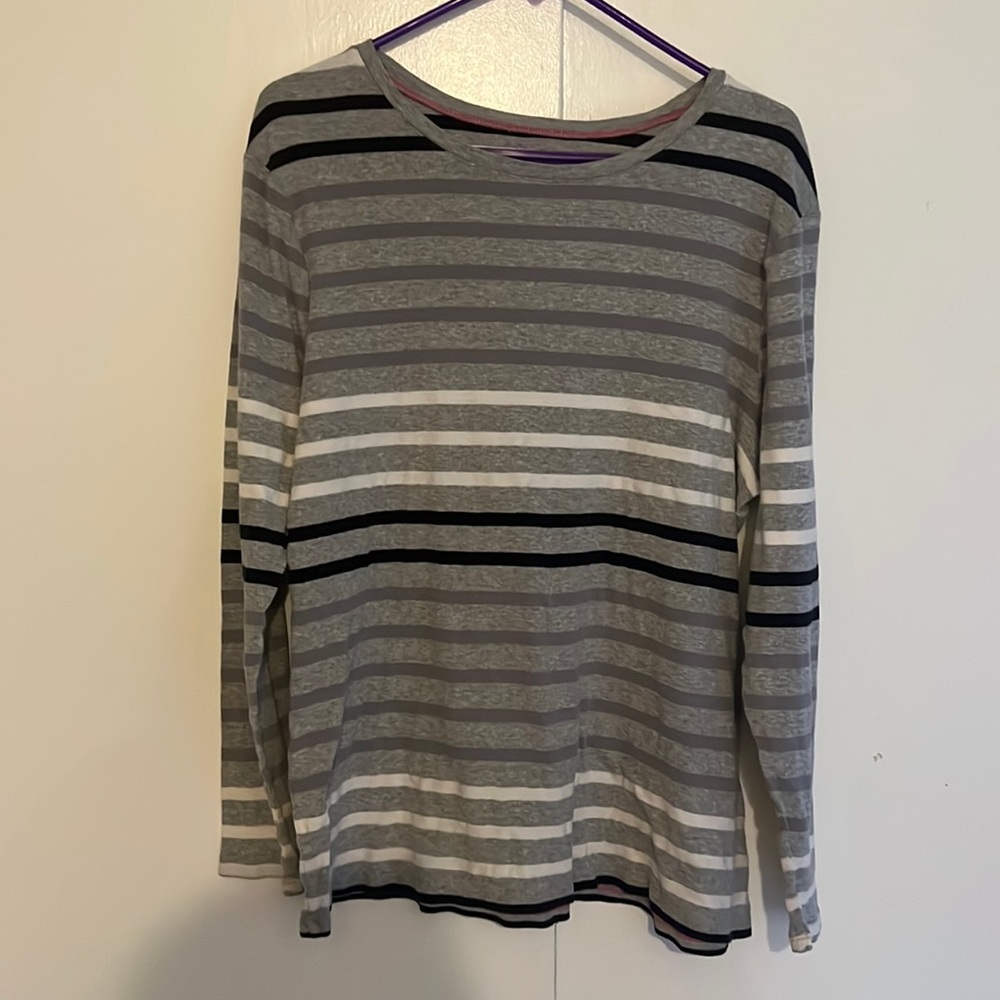 Old Navy long sleeved Tee